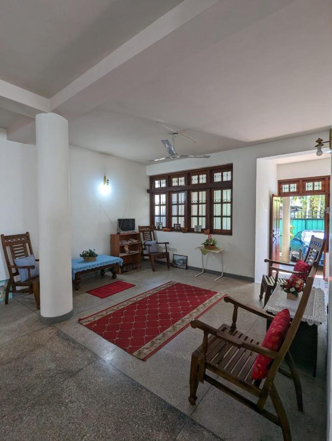 Shiranthi Guest House 拉夏吉里雅 外观 照片